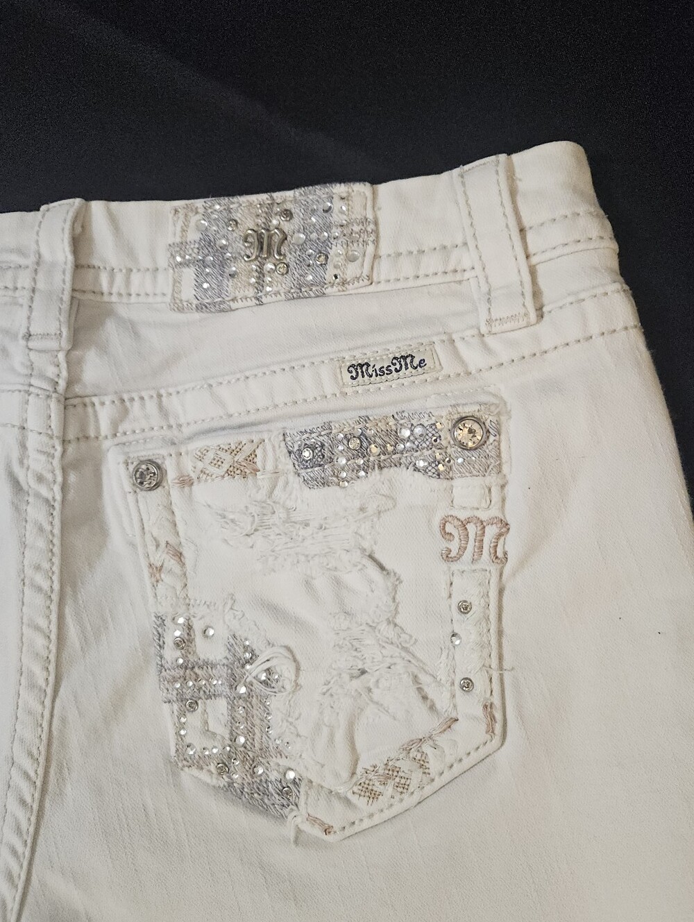 MISS ME Embellished Distressed Mid-Rise Easy Raw Hem Shorts Size 30 - Picture 7 of 12